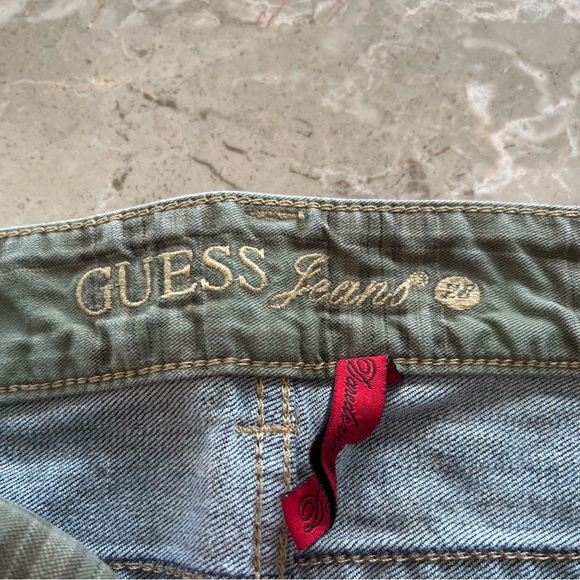 Guess jean shorts raw hem pockets with guess logo on back pocket size 28 - Picture 5 of 12